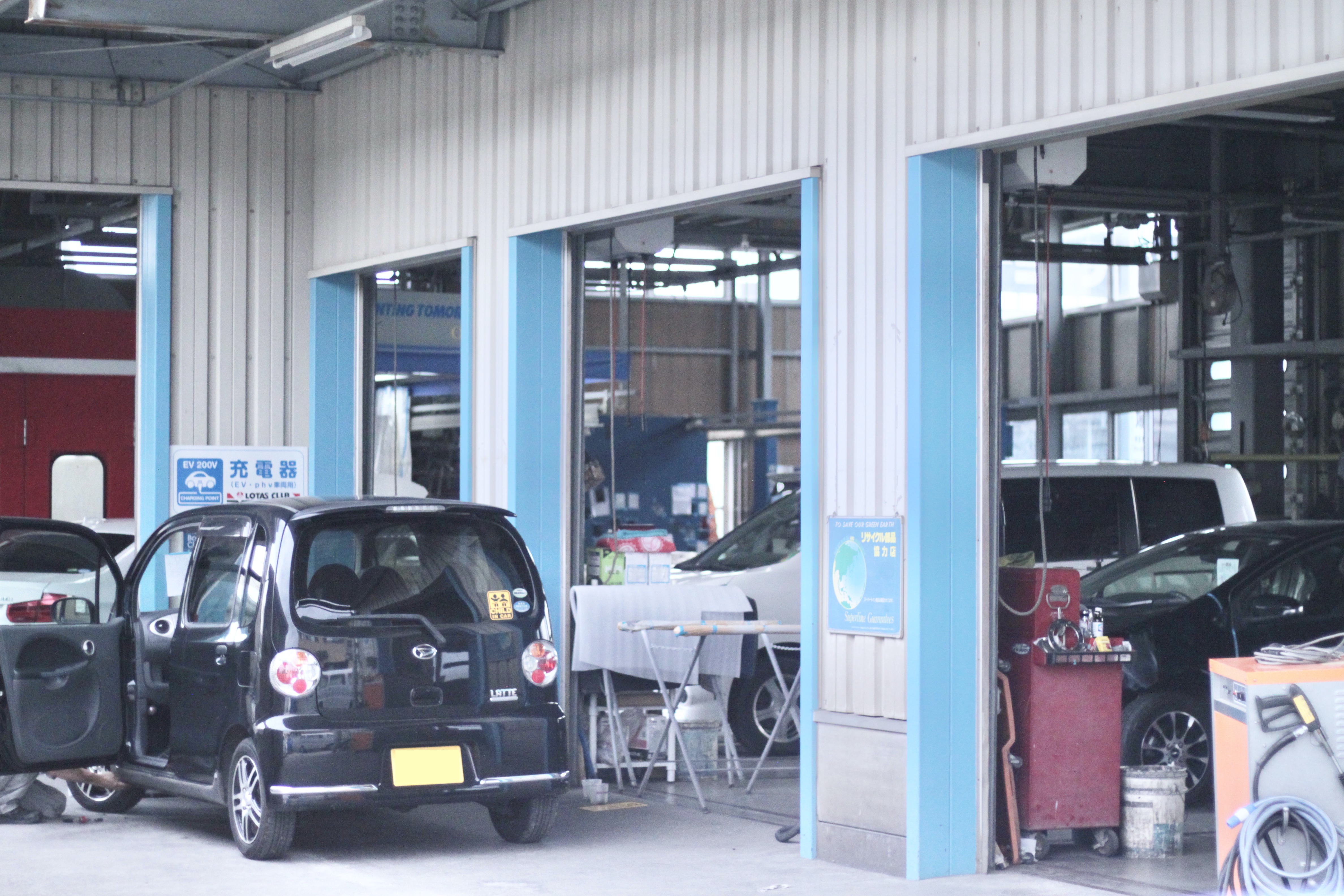 【ドライブレコーダー取り付け】ドラレコ販売も可能!輸入車の対応実績豊富な雨宮オートボディサービス
