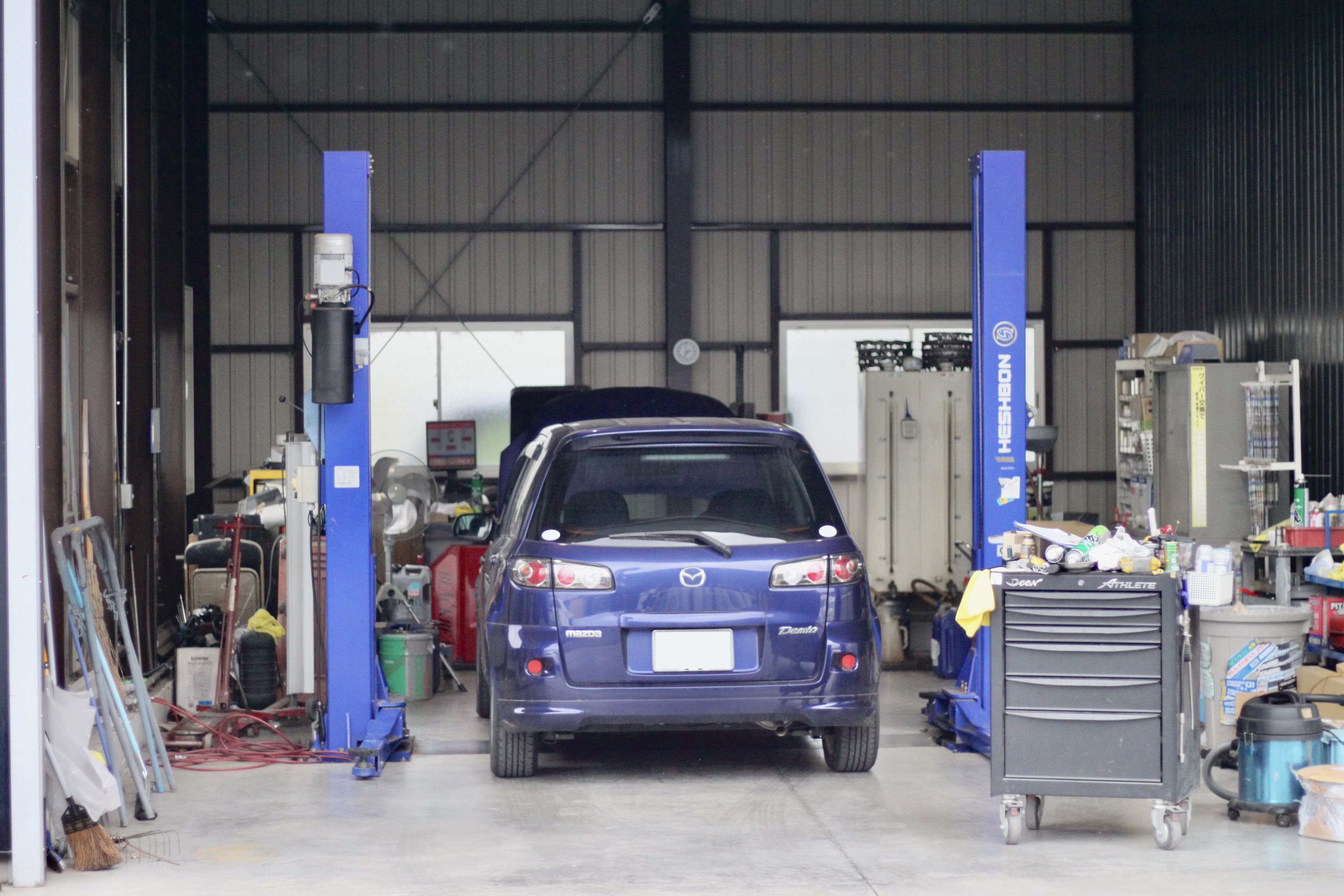 車検お任せください!最新設備導入の整備工場にて承ります!