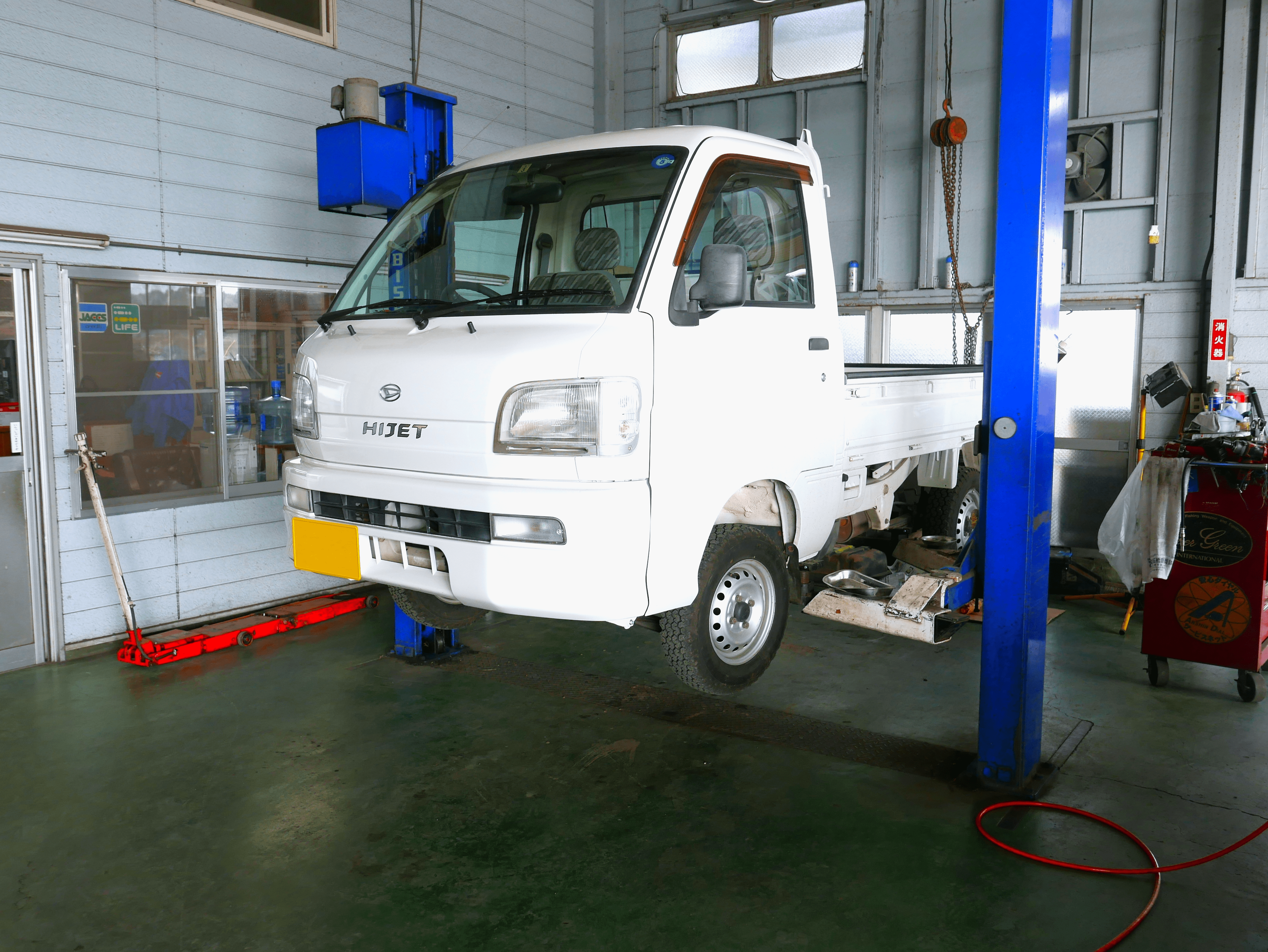 【車検は信頼できるお店で】車にとって重要な車検整備、お任せください!